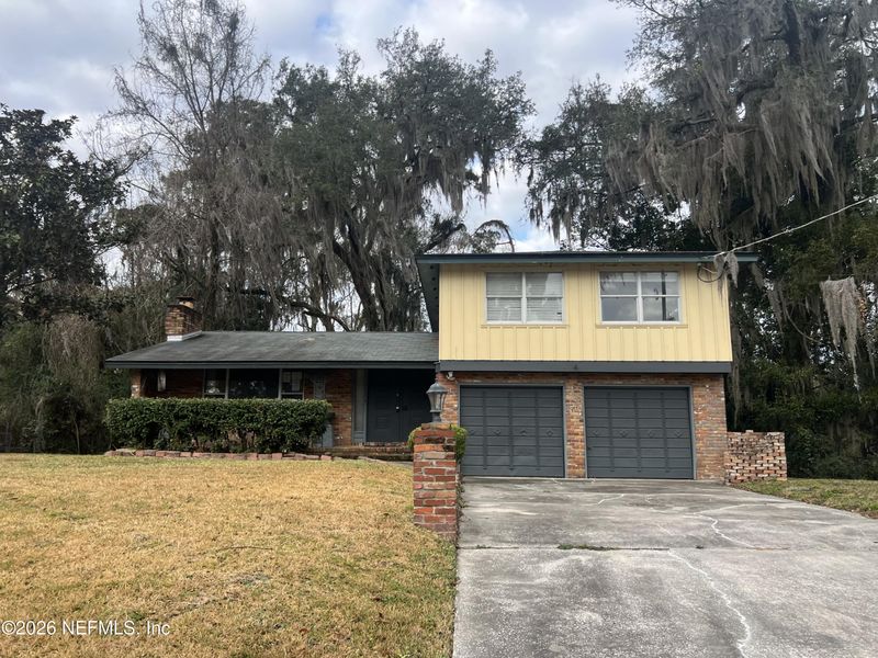 1742 Memory Ln, Jacksonville, FL 32210