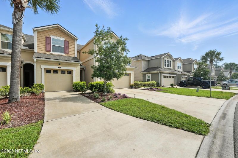 176 Nelson Ln, St Johns, FL 32259
