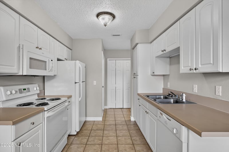 1800 Park Ave #358, Orange Park, FL 32073