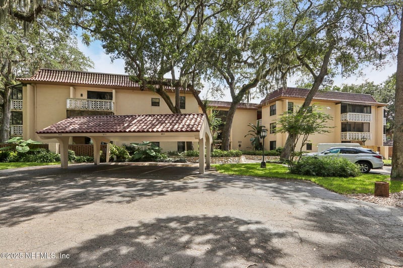 1810 Sevilla Blvd W #307, Atlantic Beach, FL 32233