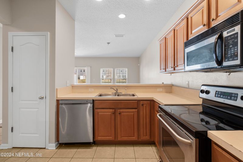 1816 Biscayne Bay Cir, Jacksonville, FL 32218