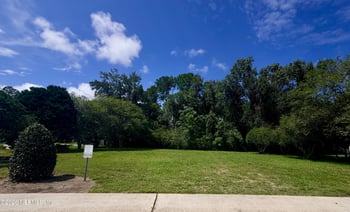 1824 Hawkins Cove Dr W, Jacksonville, FL 32246
