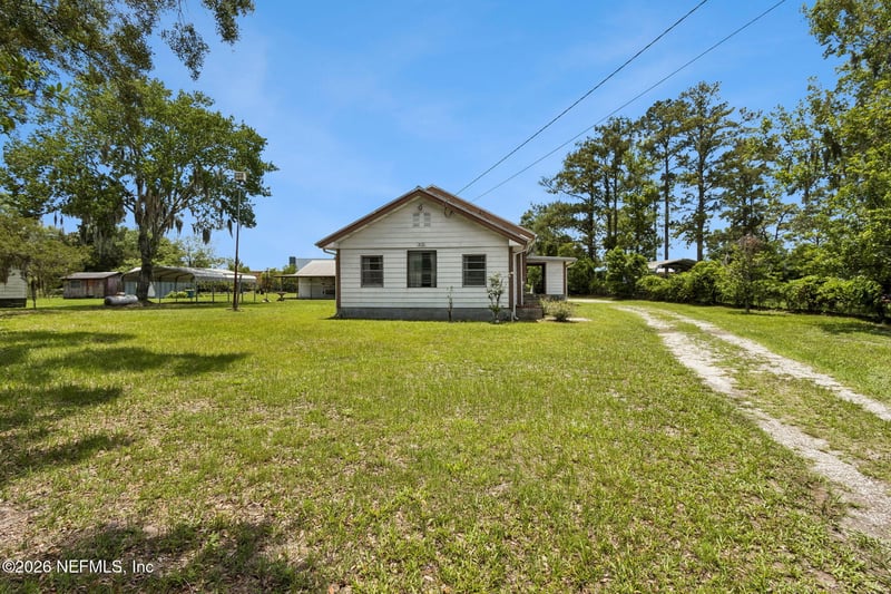 1826 Faye Rd, Jacksonville, FL 32218
