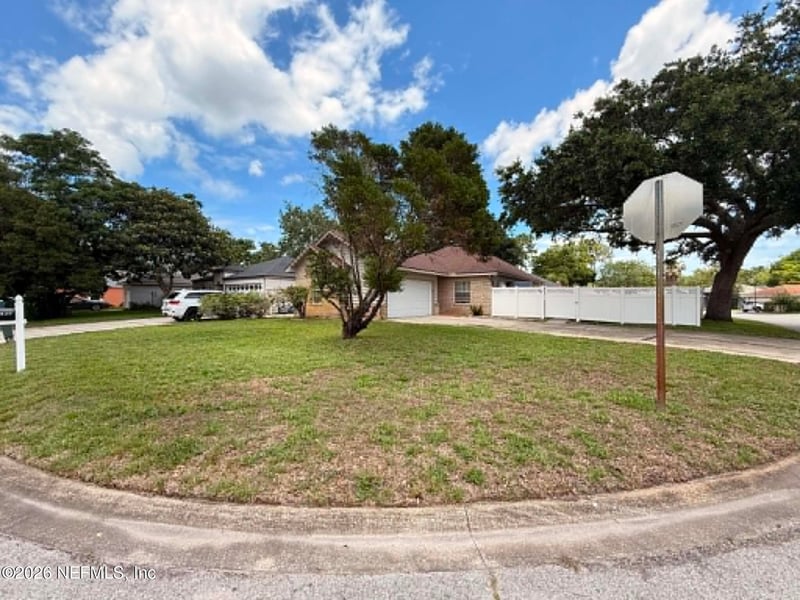 1829 Ashmore Green Dr, Jacksonville, FL 32246
