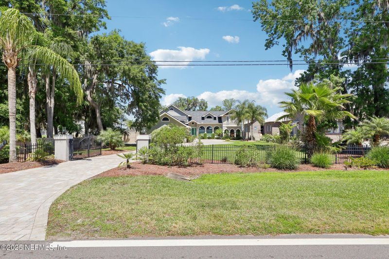 1833 N Lakeshore Dr, Fleming Island, FL 32003