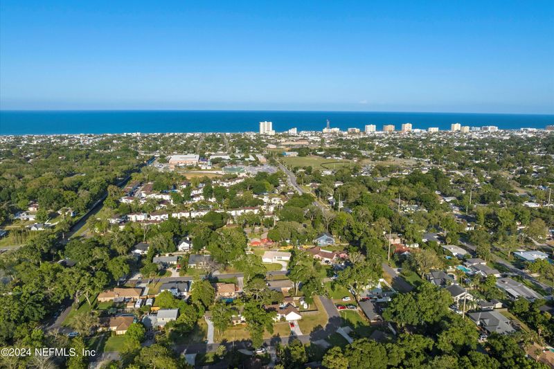 1835 Twelve Oaks Ln E, Neptune Beach, FL 32266