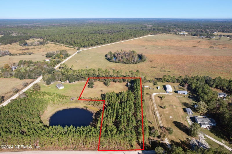 18401 Broken Arrow Rd, Hilliard, FL 32046
