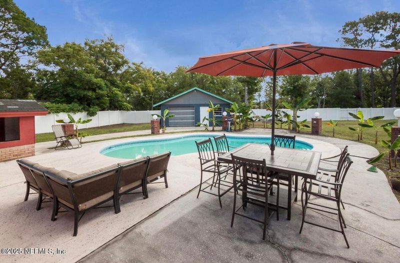 1853 Hawaii Dr E, Jacksonville, FL 32246
