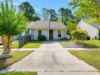 1855 Oak Water Dr, Jacksonville, FL 32225