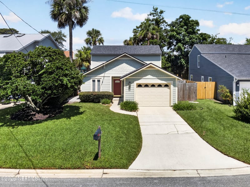 186 Pine St, Atlantic Beach, FL 32233