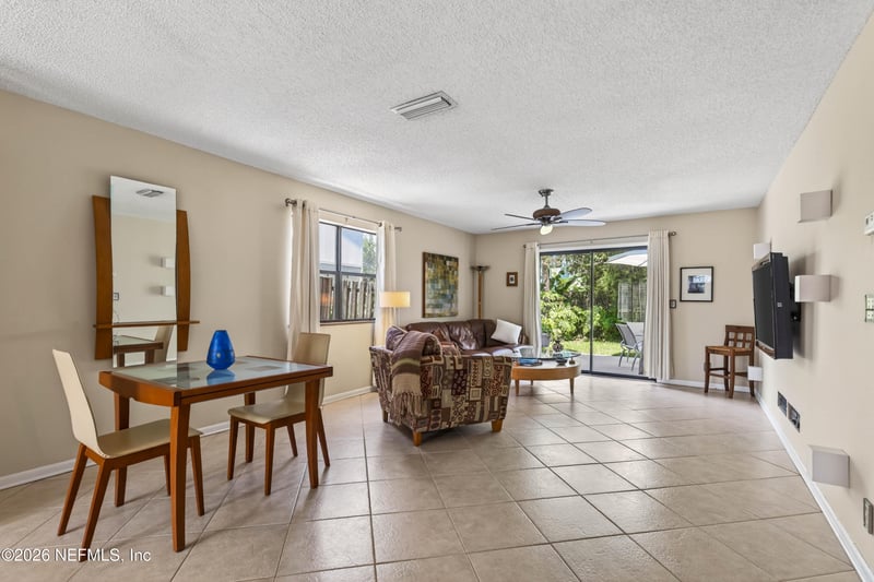186 Pine St, Atlantic Beach, FL 32233