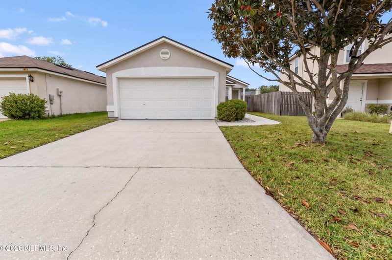 1868 Pineta Cove Dr, Middleburg, FL 32068