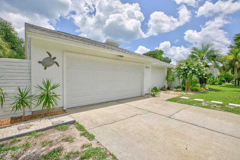 1869 Sea Oats Dr, Atlantic Beach, FL 32233