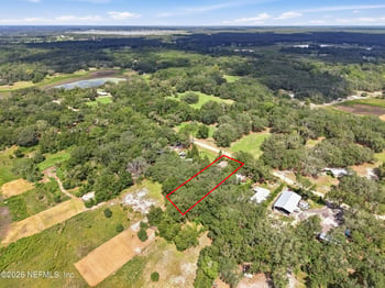 187 Lakeview Dr, Melrose, FL 32666