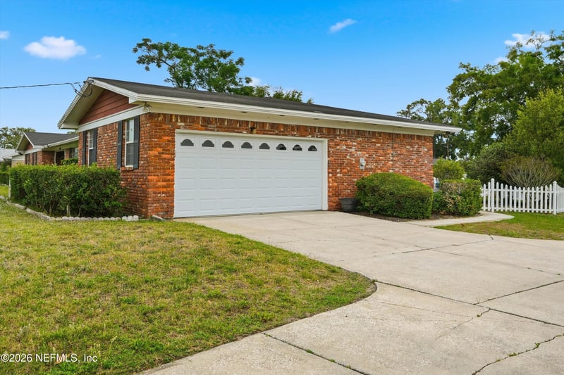 1884 Parkcrest Dr, Jacksonville, FL 32211