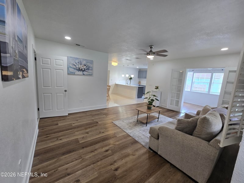 1893 E Rd, Jacksonville, FL 32216