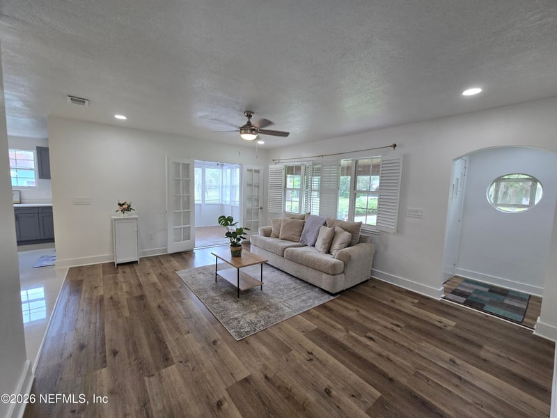 1893 E Rd, Jacksonville, FL 32216