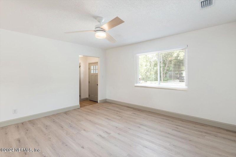 1914 Sprinkle Dr, Jacksonville, FL 32211