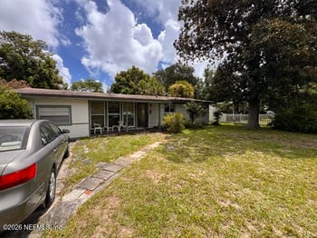 1923 Banbury Rd, Jacksonville, FL 32211