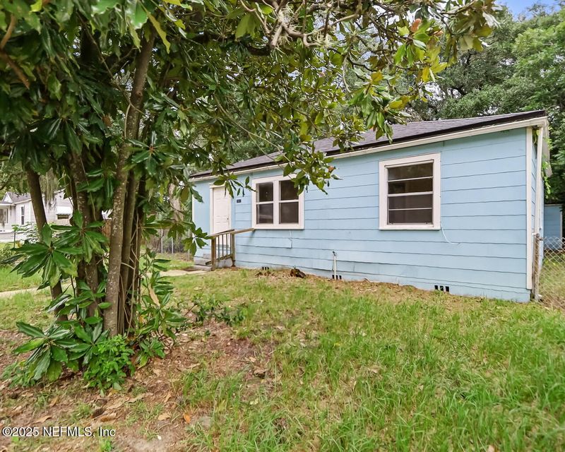 1983 Lambert St, Jacksonville, FL 32206