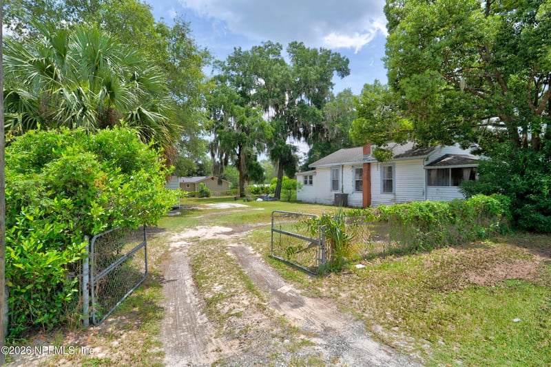 2 N Oakridge Ave, Green Cove Springs, FL 32043