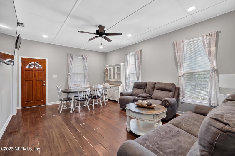 2 N Oakridge Ave, Green Cove Springs, FL 32043