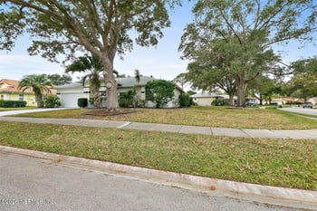 2 Saw Mill Ct, Palm Coast, FL 32164