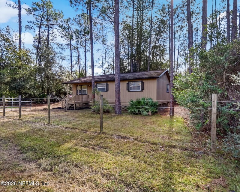 20 N Dolphin Ave, Middleburg, FL 32068