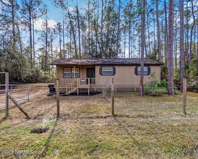 20 N Dolphin Ave, Middleburg, FL 32068