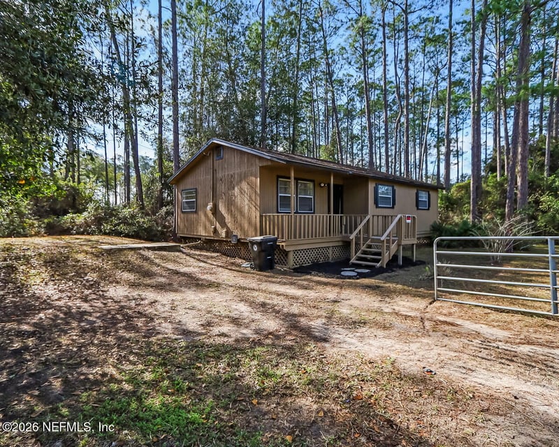 20 N Dolphin Ave, Middleburg, FL 32068
