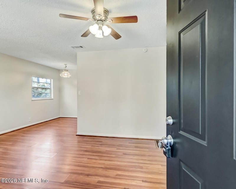 20 N Dolphin Ave, Middleburg, FL 32068