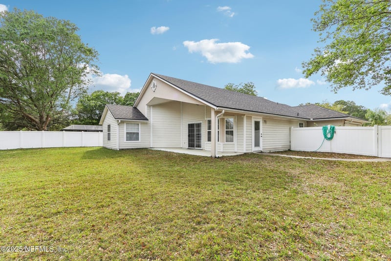 200 Nottingham Dr W, St Johns, FL 32259