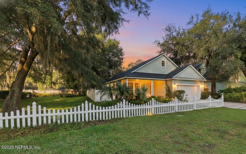 2010 Paradise Oaks Ct, Jacksonville, FL 32233