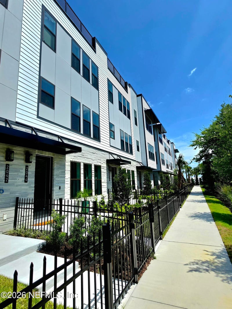 2018 Prudential Dr, Jacksonville, FL 32207