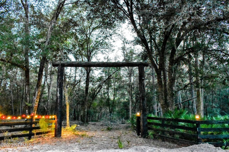 249 Simpson Dr, Interlachen, FL 32148