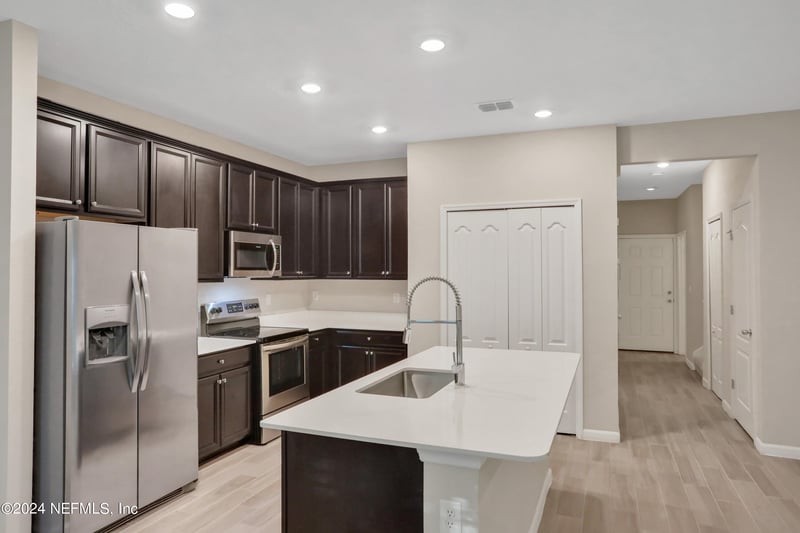 1625 Pottsburg Point Dr, Jacksonville, FL 32207