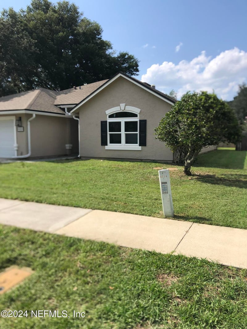8229 Provincial Cir, Jacksonville, FL 32277