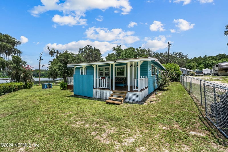 139 Depot Rd, Hawthorne, FL 32640
