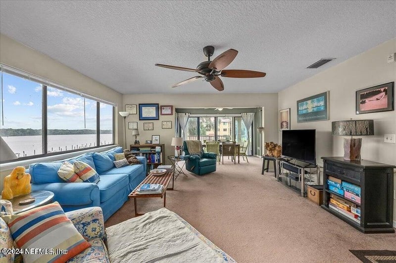 99 Broad River Pl #3206, Welaka, FL 32193