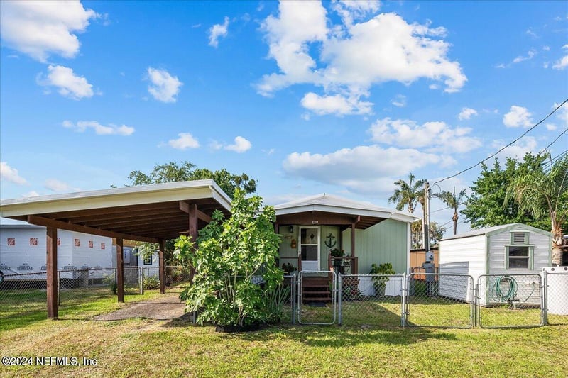 120 Pine St, Satsuma, FL 32189