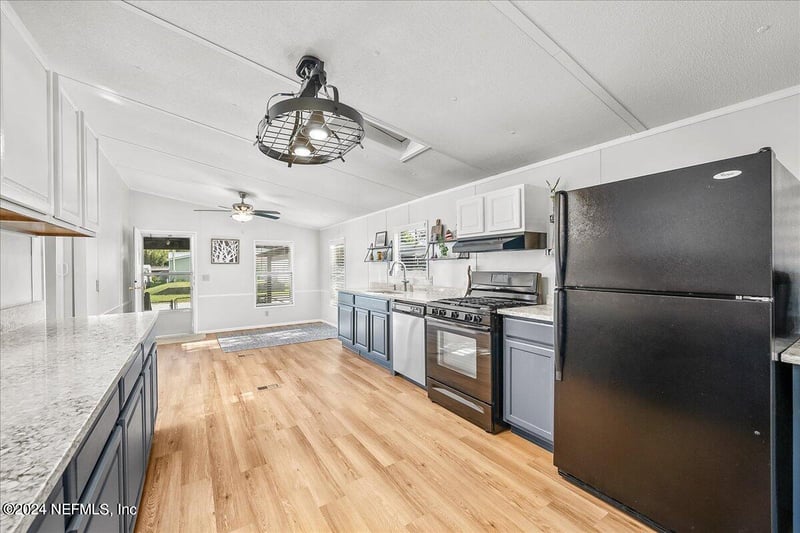 120 Pine St, Satsuma, FL 32189