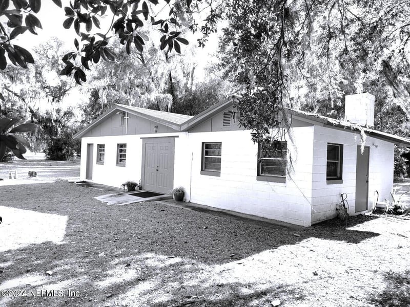 1011 Elm St, Welaka, FL 32193