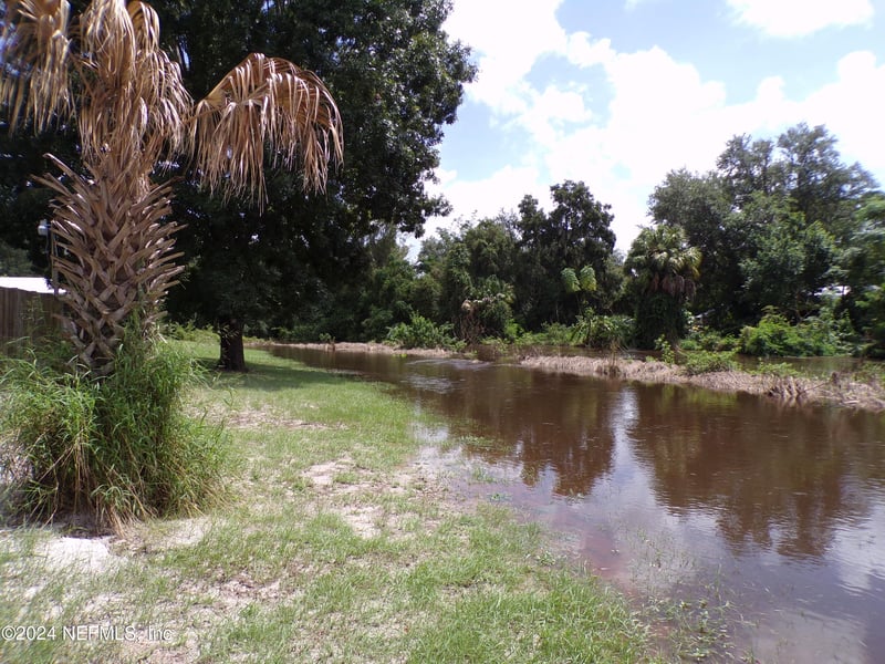 10642 East Bay Rd, Gibsonton, FL 33534