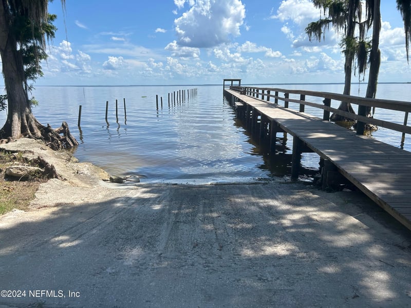 102 Northeast Blvd, Georgetown, FL 32139