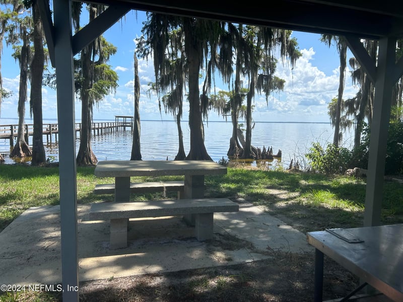 102 Northeast Blvd, Georgetown, FL 32139