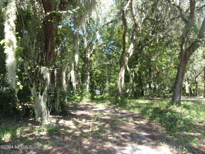 114 River Road Dr, Palatka, FL 32177