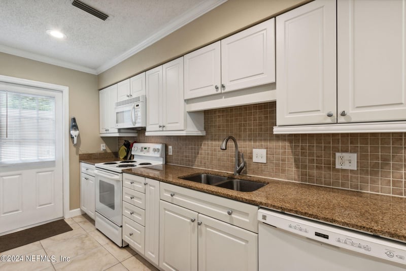 3327 Sea Marsh Rd, Fernandina Beach, FL 32034