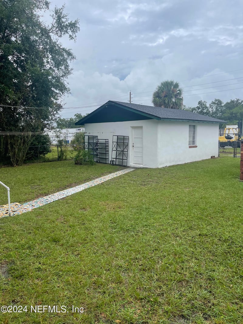 7449 Laura St, Jacksonville, FL 32208