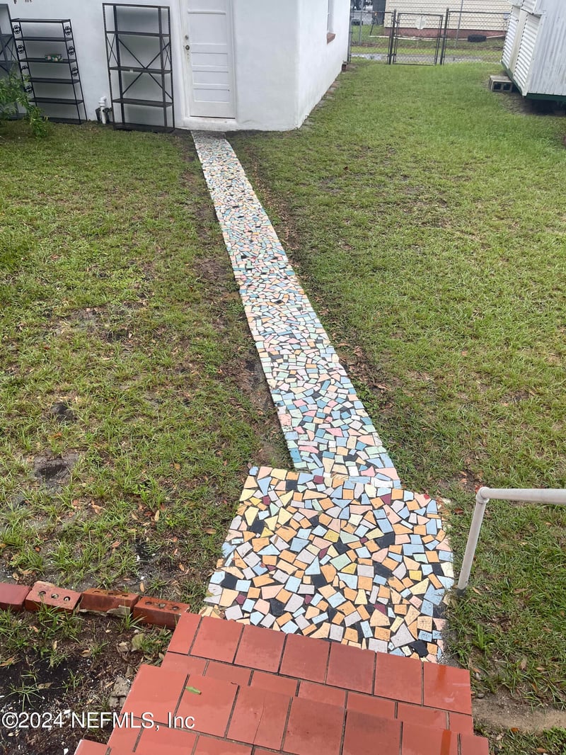 7449 Laura St, Jacksonville, FL 32208