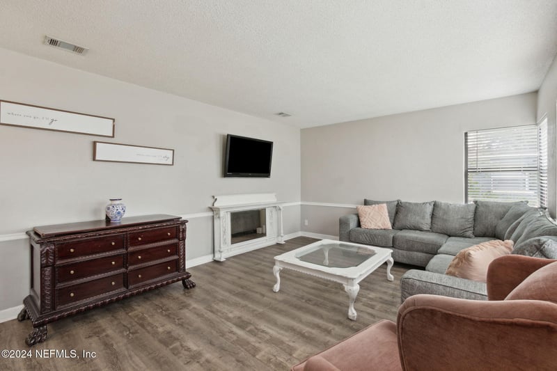 6237 Temple Rd, Jacksonville, FL 32217